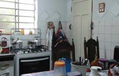 Imagem 5: Dois quartos, uma suite e edicula superior e embaixo nos fundos com lavanderia....