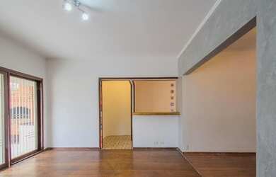 Imagem: A casa possui 3 Dormitórios, 3 Banheiros, 2 Vagas na garagem