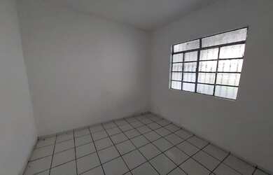 Imagem: A casa possui 1 Dormitório, 1 Banheiro, 45m² de Área e está