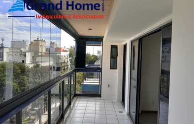 Imagem: O apartamento possui 3 Dormitórios, 1 Banheiro, 2 Vagas na