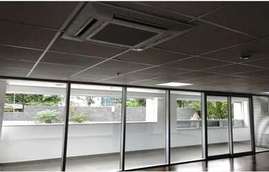 Imagem: O depósito possui 5 Vagas na garagem e 2700m² de Área e está