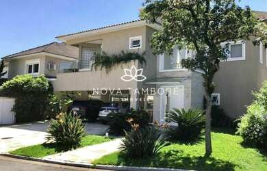 Imagem: A casa em condomínio possui 4 Dormitórios, 5 Banheiros, 4