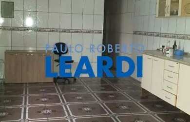 Imagem: A casa possui 5 Dormitórios, 3 Banheiros, 2 Vagas na garagem