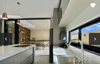 Imagem: A casa em condomínio possui 3 Dormitórios, 4 Banheiros, 4