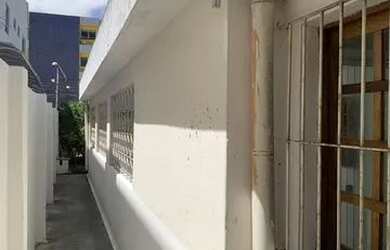 Imagem: A casa possui 4 Dormitórios, 3 Banheiros, 5 Vagas na garagem