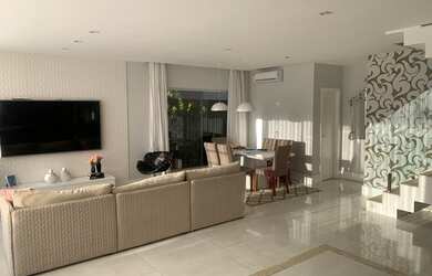 Imagem 8: Casa de condomínio para venda possui 350 metros quadrados com 4 quartos