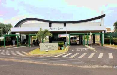 Imagem: A casa em condomínio possui 4 Dormitórios, 4 Banheiros, 5