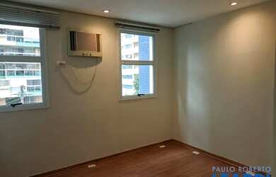 Imagem: O depósito possui 1 Vaga na garagem, 30-0m² de Área e está