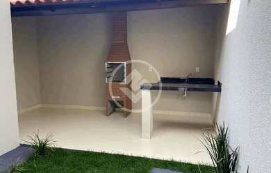 Imagem: A casa possui 2 Dormitórios, 1 Banheiro, 2 Vagas na garagem