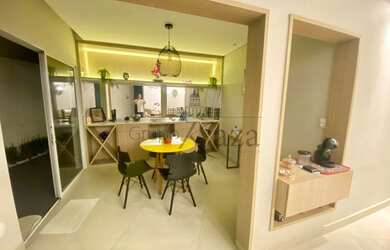 Imagem: A casa em condomínio possui 4 Dormitórios, 4 Banheiros, 4