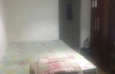 Imagem: A casa possui 1 Dormitório, 2 Banheiros, 1 Vaga na garagem