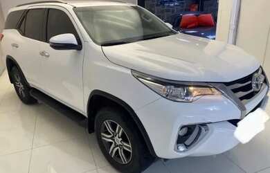 Imagem: A casa possui 3 Dormitórios, 2 Banheiros, 1 Vaga na garagem