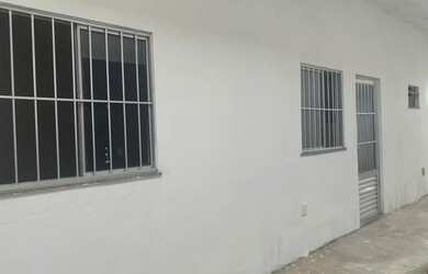 Imagem: A casa possui 2 Dormitórios, 1 Banheiro e 1 Vaga na garagem