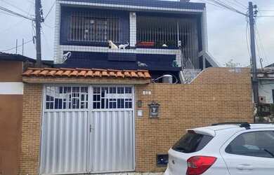 Imagem: A casa possui 5 Dormitórios, 2 Banheiros, 1 Vaga na garagem
