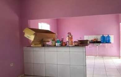 Imagem: A casa possui 2 Dormitórios, 2 Banheiros, 2 Vagas na garagem