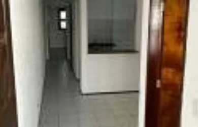 Imagem: A casa à venda possui 2 Dormitórios, 1 Banheiro, 1 Vaga na