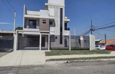 Imagem: A casa possui 3 Dormitórios, 3 Banheiros, 5 Vagas na garagem