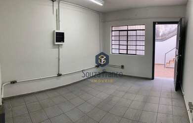 Imagem: O depósito possui 2 Vagas na garagem e 180m² de Área e está