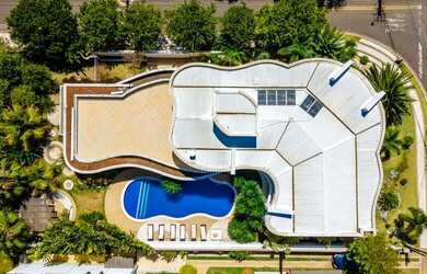 Imagem: A casa em condomínio possui 4 Dormitórios, 5 Banheiros, 5