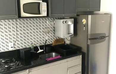 Imagem: O apartamento possui 2 Dormitórios, 1 Banheiro, 1 Vaga na garagem