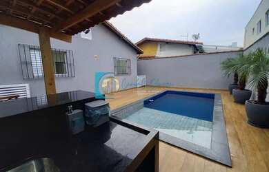 Imagem: A casa possui 4 Dormitórios, 4 Banheiros, 4 Vagas na garagem