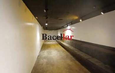 Imagem: O depósito possui 129m² de Área e está localizado em Centro