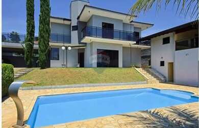 Imagem: A casa em condomínio possui 4 Dormitórios, 5 Banheiros, 4