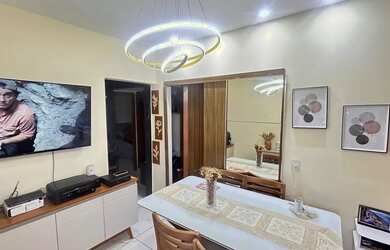 Imagem: A casa possui 4 Dormitórios, 2 Banheiros, 3 Vagas na garagem