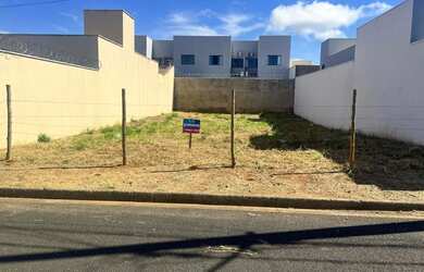 Imagem 1: Terreno à venda no bairro Novo Mundo em Uberlândia