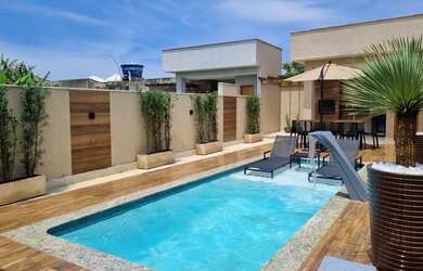 Imagem: A casa possui 3 Dormitórios, Acomodam 10 pessoas e 2 Vagas