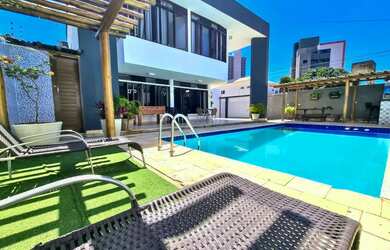 Imagem: A casa possui 5 Dormitórios, Acomodam 30 pessoas, 3 Vagas na