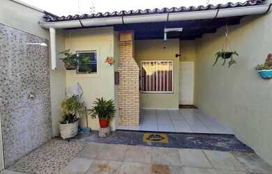 Imagem: A casa possui 2 Dormitórios, 1 Banheiro e está localizado