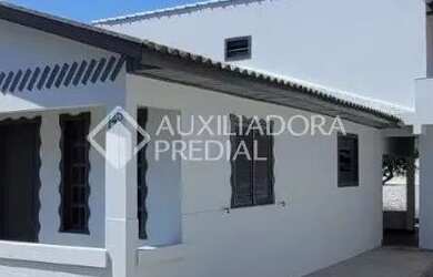 Imagem: A casa possui 3 Dormitórios, 2 Banheiros, 300m² de Área e