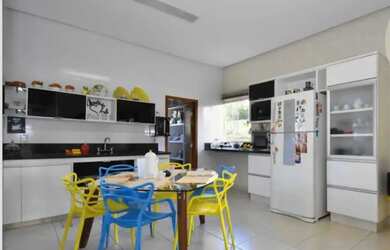 Imagem 2: JARDINS MÔNACO Sobrado para venda tem 356 metros quadrados com 4 quartos