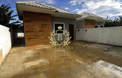 Imagem: A casa possui 2 Dormitórios, 2 Banheiros, 2 Vagas na garagem