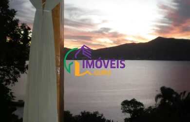 Imagem: A casa possui 5 Dormitórios, 4 Banheiros, 5 Vagas na garagem