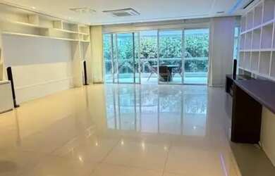 Imagem: O apartamento possui 4 Dormitórios, 5 Banheiros, 3 Vagas na