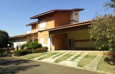 Imagem: A casa em condomínio possui 4 Dormitórios, 5 Banheiros, 4