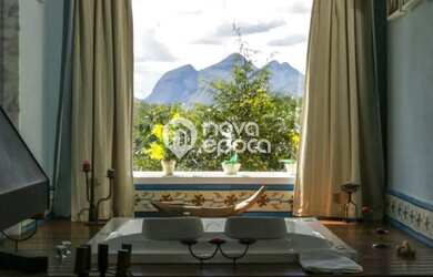 Imagem: A casa em condomínio possui 5 Dormitórios, 5 Banheiros, 5