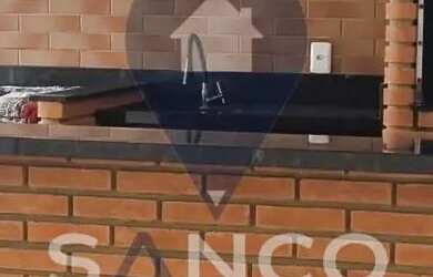 Imagem: A casa possui 3 Dormitórios, 2 Banheiros, 2 Vagas na garagem