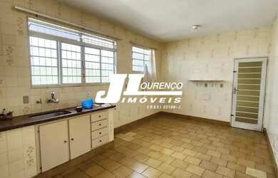 Imagem: A casa possui 2 Dormitórios, 2 Banheiros, 3 Vagas na garagem