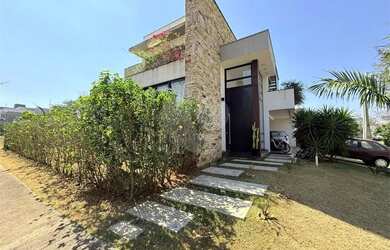 Imagem: A casa em condomínio possui 3 Dormitórios, 5 Banheiros, 4