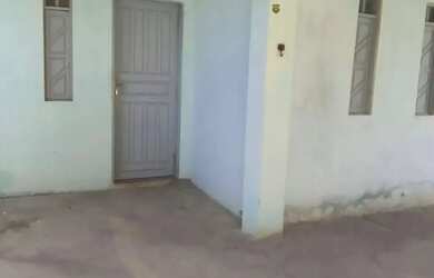 Imagem: A casa possui 2 Dormitórios, 1 Banheiro, 3 Vagas na garagem