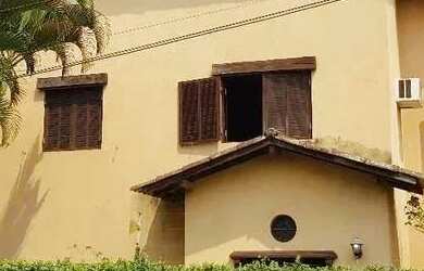 Imagem: A casa possui 5 Dormitórios, 5 Banheiros, 5 Vagas na garagem