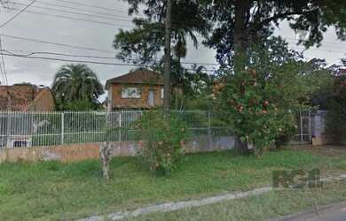 Imagem: A casa possui 4 Dormitórios, 3 Banheiros, 3 Vagas na garagem