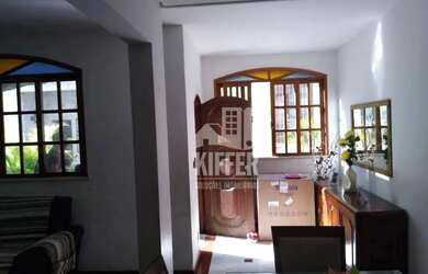 Imagem: A casa possui 5 Dormitórios, 3 Banheiros e 230m² de Área