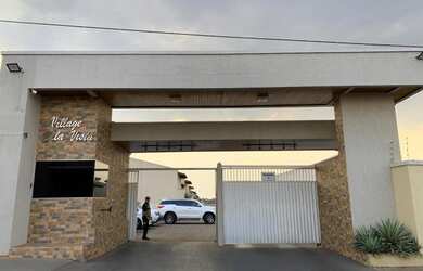 Imagem: A casa em condomínio possui 3 Dormitórios, 2 Banheiros, 3