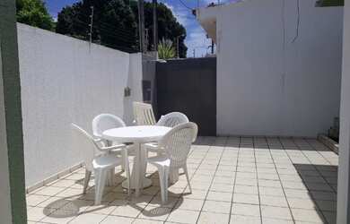 Imagem: A casa possui 3 Dormitórios, 2 Banheiros e 2 Vagas na garagem