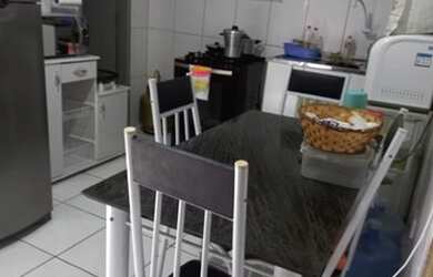 Imagem: A casa possui 3 Dormitórios, 1 Banheiro e está localizado