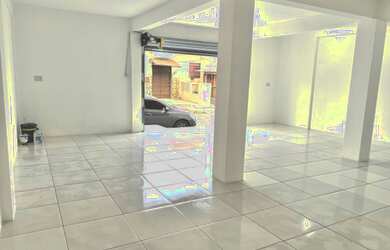 Imagem: O depósito possui 5 Vagas na garagem e 100m² de Área e está